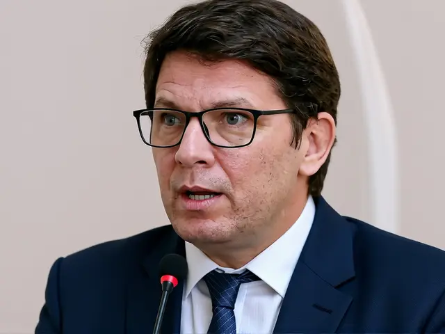 Flávio Dino dá 48h à Câmara para explicar viagem de Mário Frias